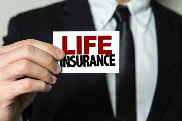 difference between term and whole life insurance