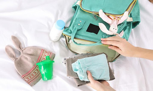 What to Pack in your Baby Bag when Leaving the House?