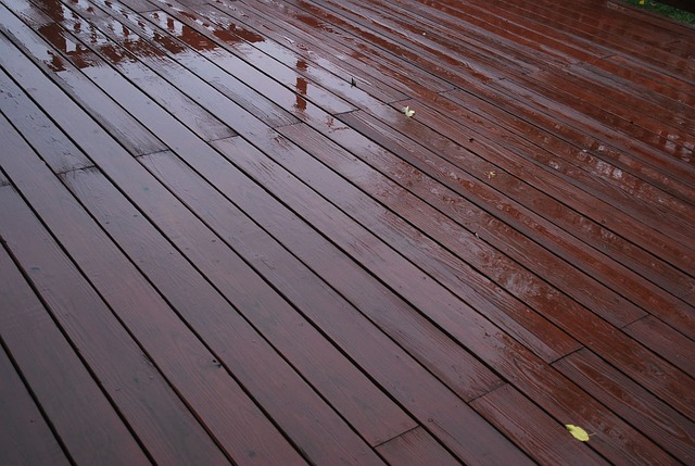 Top tips for maintaining decks to last long
